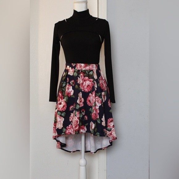 Floral asymmetrical skirt - Picture 2 of 9